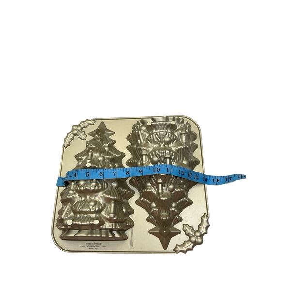 Nordicware Made In U.S.A! 3D Aluminum Christmas Tree Cake Pan 2 Sides 9 Cups - Picture 9 of 12